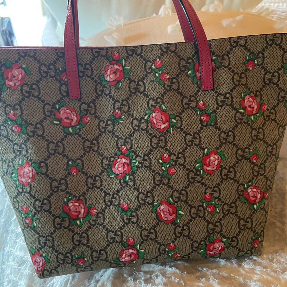 Beautiful Gucci bag never used